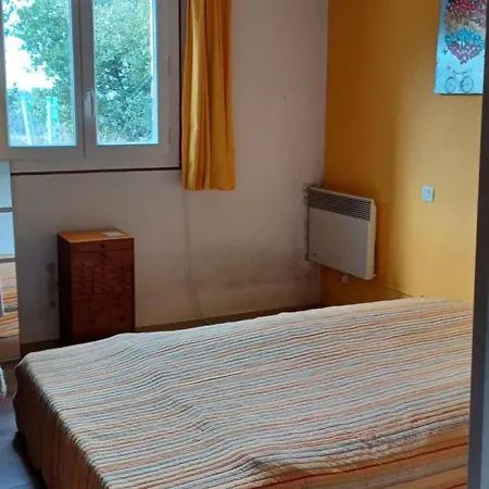 Maison Au Calme Avec Piscine Hébergement de vacances La Capelle-et-Masmolene