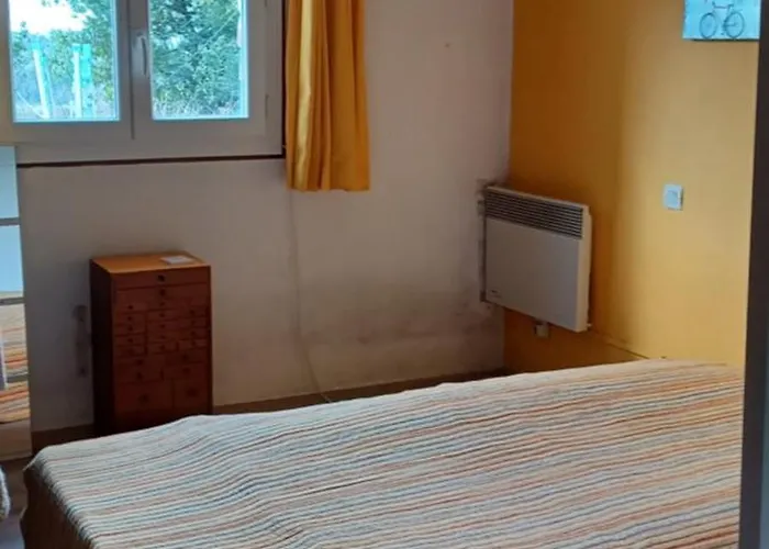 Maison Au Calme Avec Piscine Hébergement de vacances La Capelle-et-Masmolene